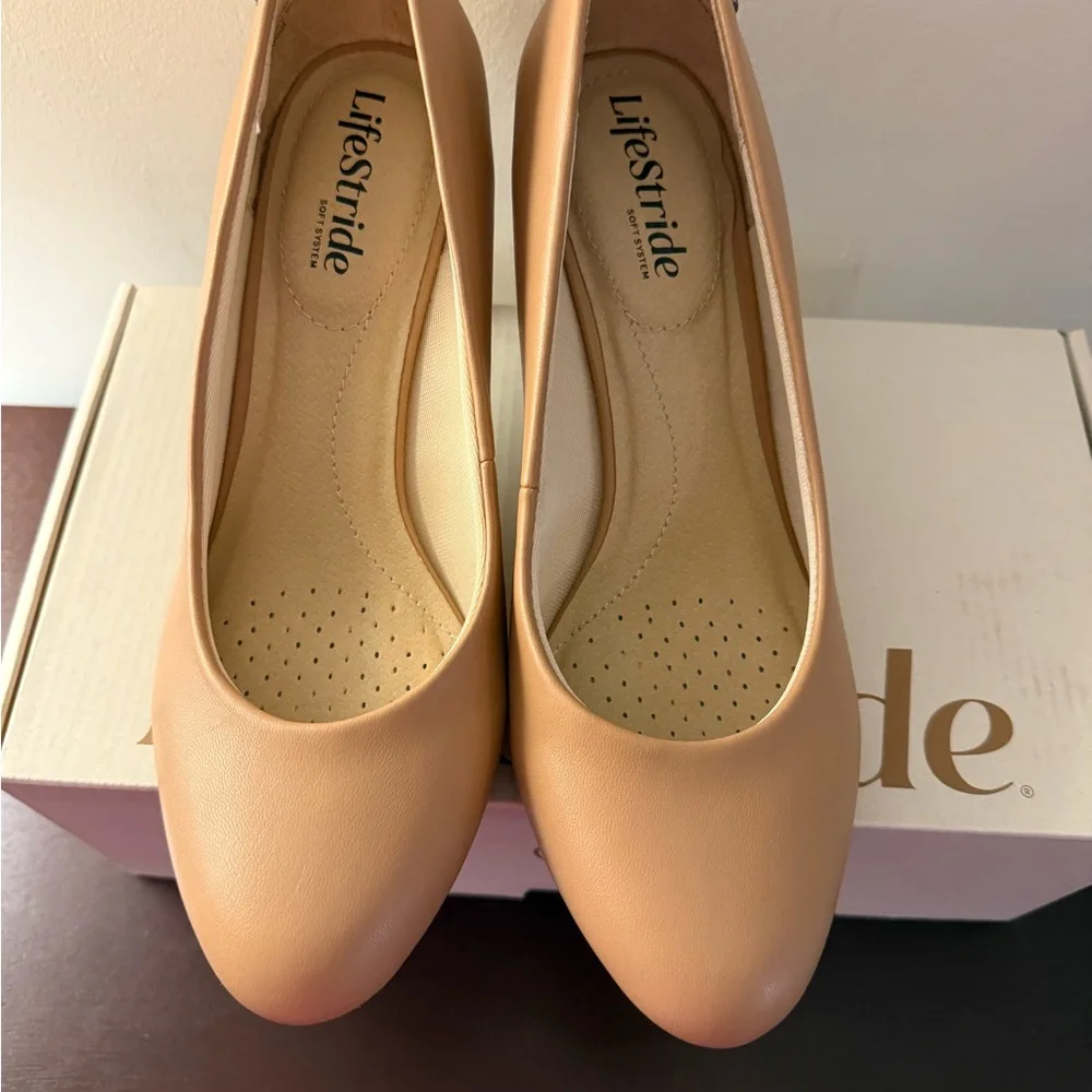 Life Stride Classic Tan Heels - Picture 2 of 7